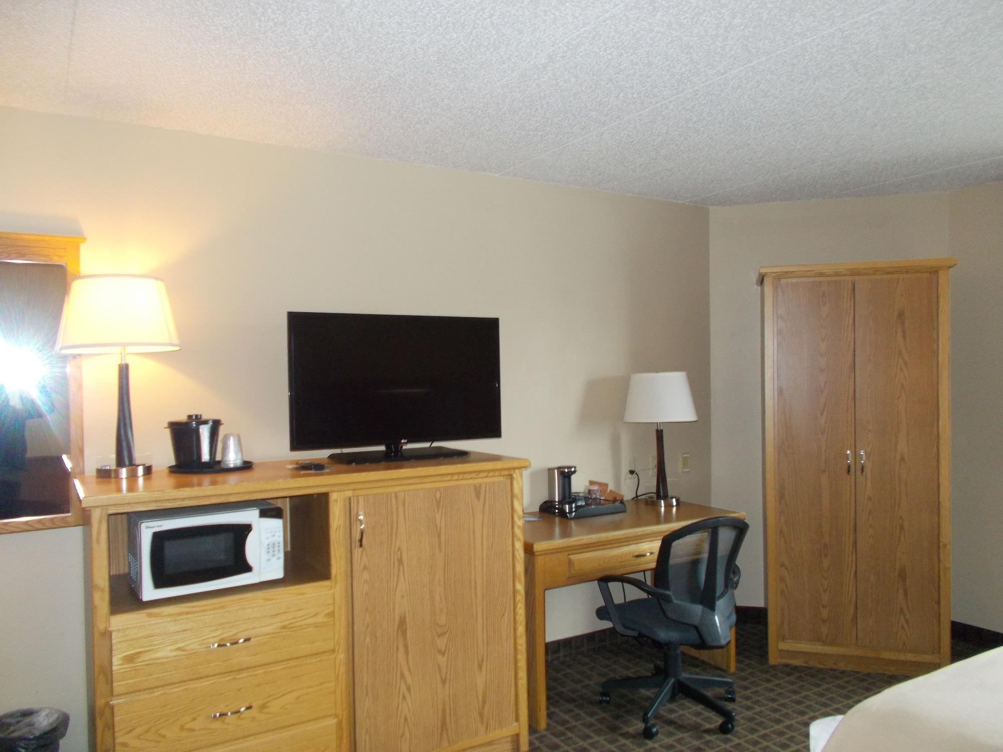 AmericInn by Wyndham Aberdeen Event Center Buitenkant foto