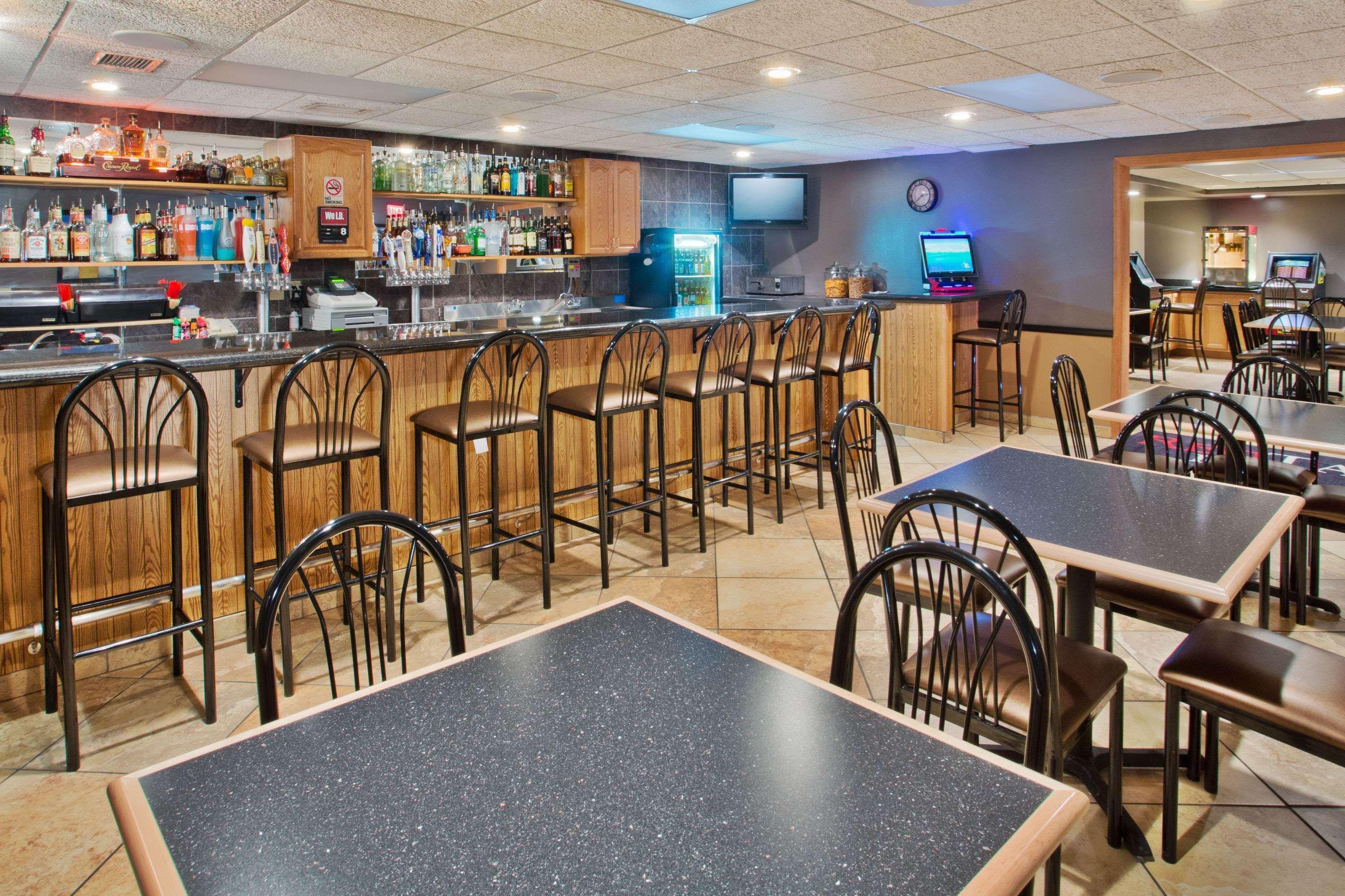 AmericInn by Wyndham Aberdeen Event Center Buitenkant foto