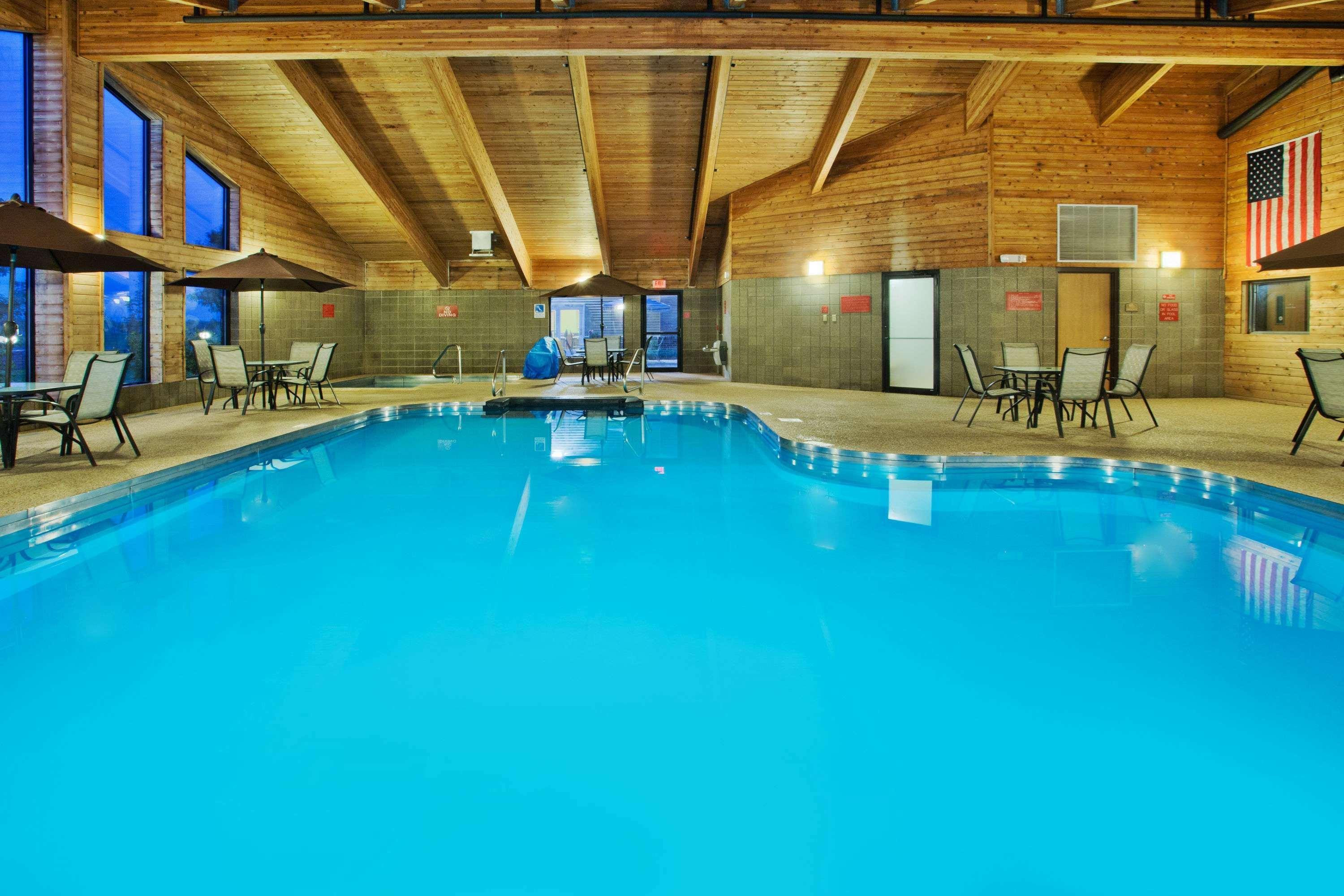 AmericInn by Wyndham Aberdeen Event Center Buitenkant foto