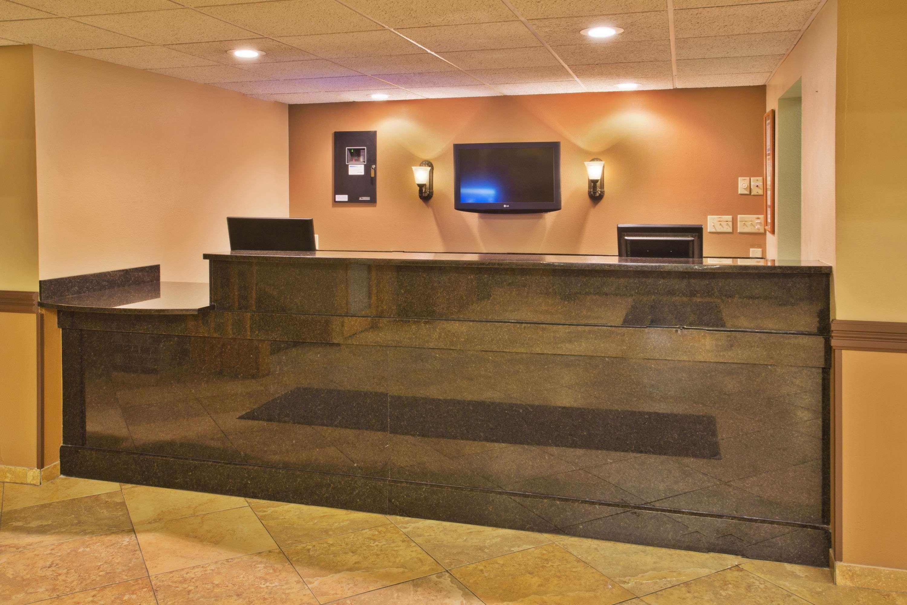 AmericInn by Wyndham Aberdeen Event Center Buitenkant foto