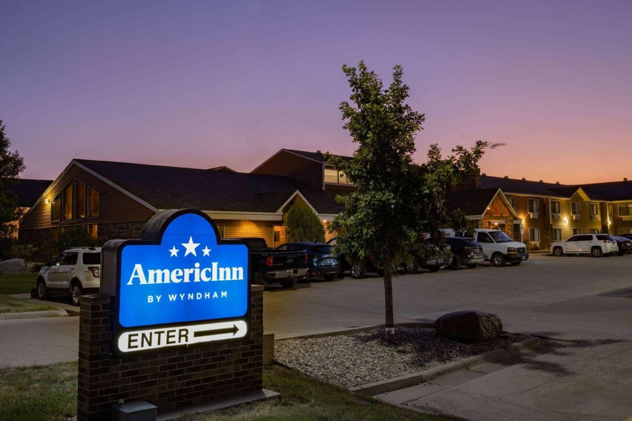 AmericInn by Wyndham Aberdeen Event Center Buitenkant foto