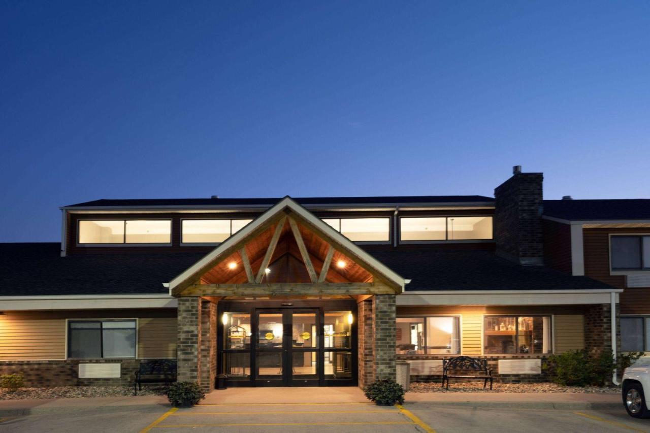 AmericInn by Wyndham Aberdeen Event Center Buitenkant foto