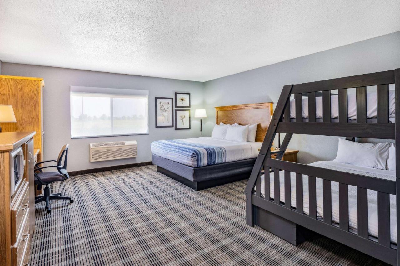 AmericInn by Wyndham Aberdeen Event Center Buitenkant foto