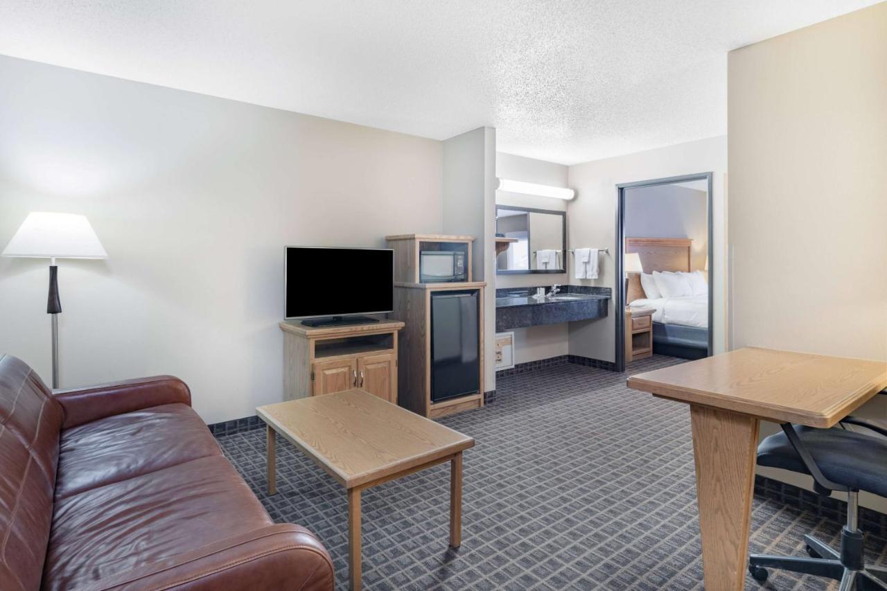 AmericInn by Wyndham Aberdeen Event Center Buitenkant foto
