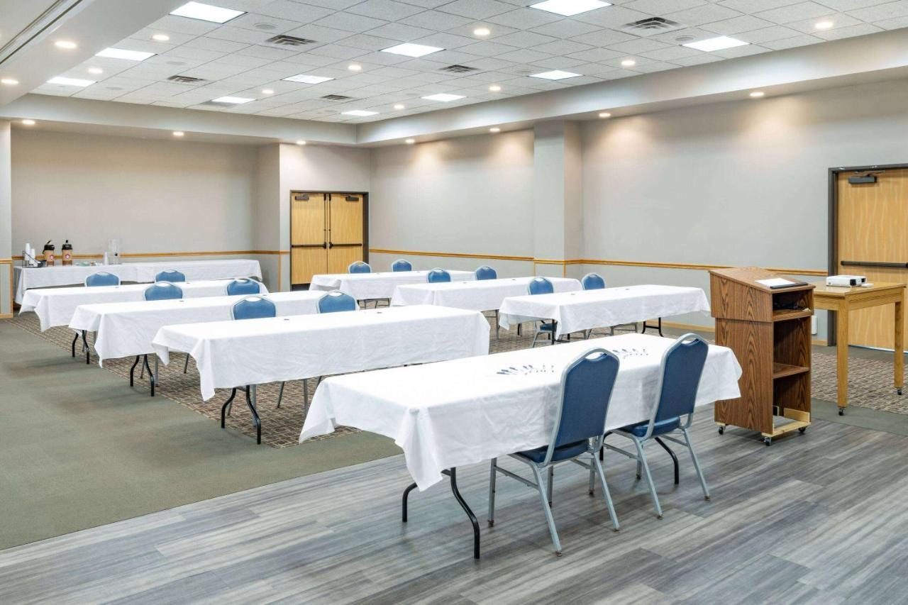 AmericInn by Wyndham Aberdeen Event Center Buitenkant foto