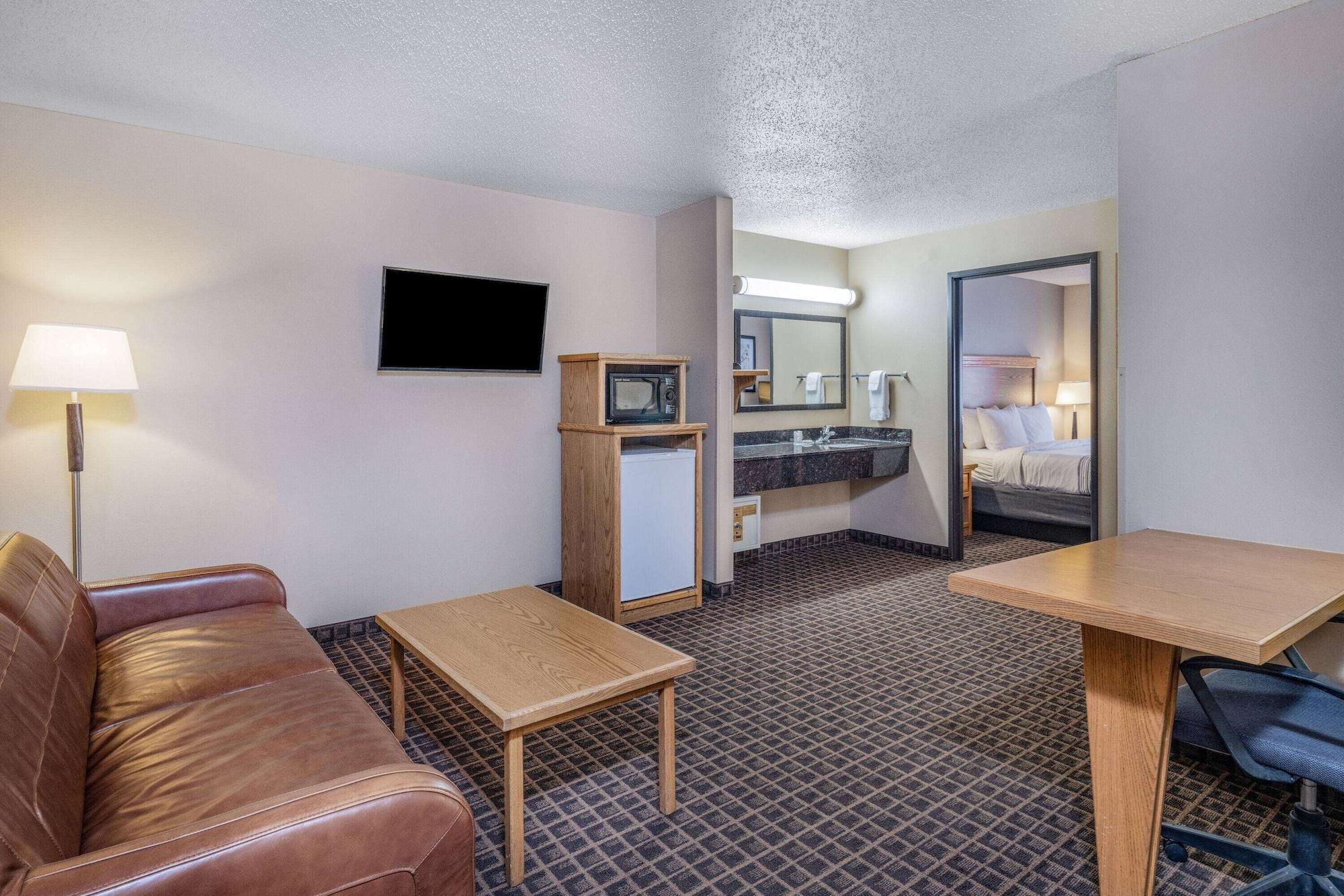 AmericInn by Wyndham Aberdeen Event Center Buitenkant foto