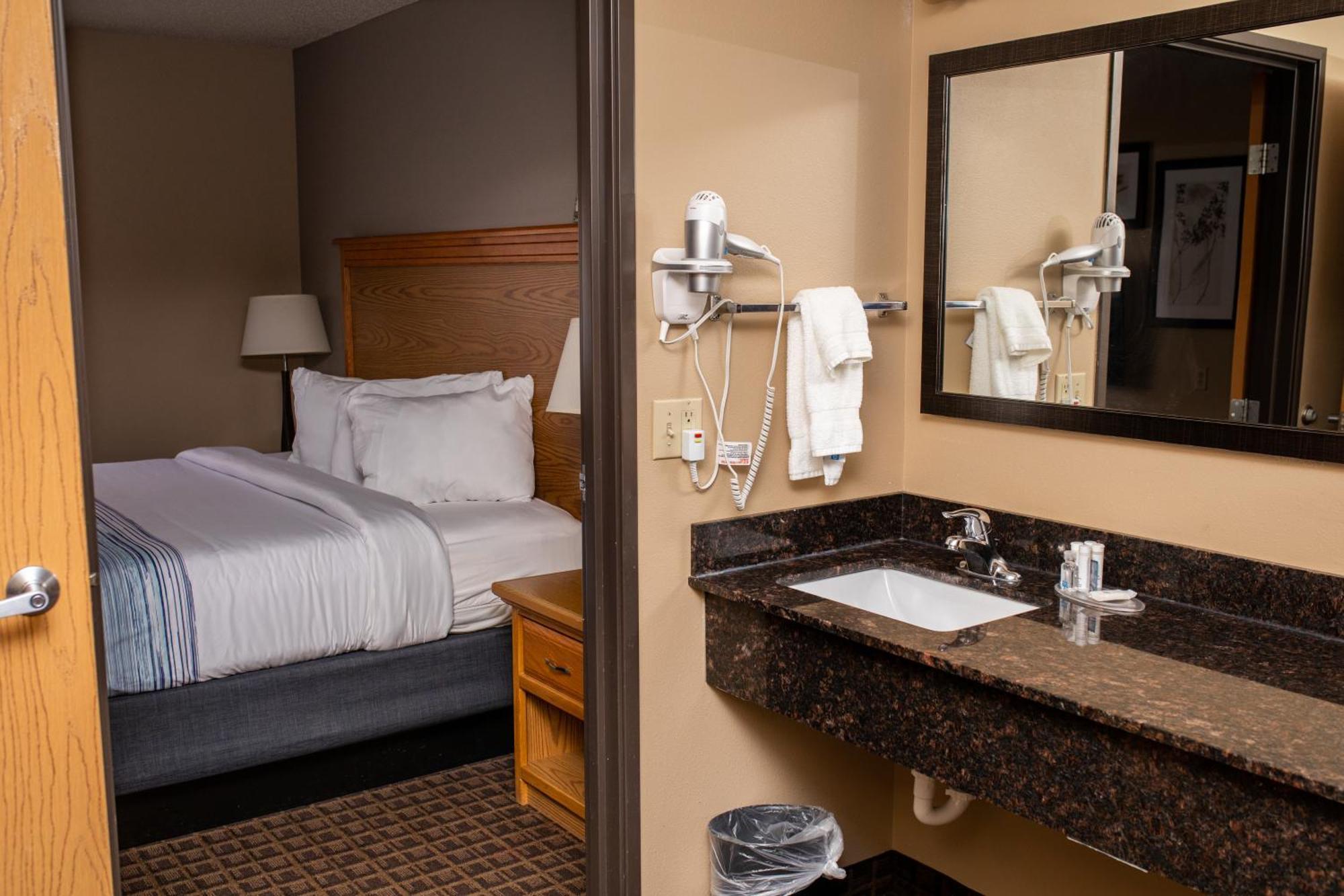 AmericInn by Wyndham Aberdeen Event Center Buitenkant foto